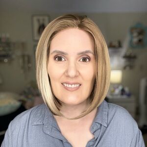 Chelsea Smith cosmetics Carlyn Honey Blond